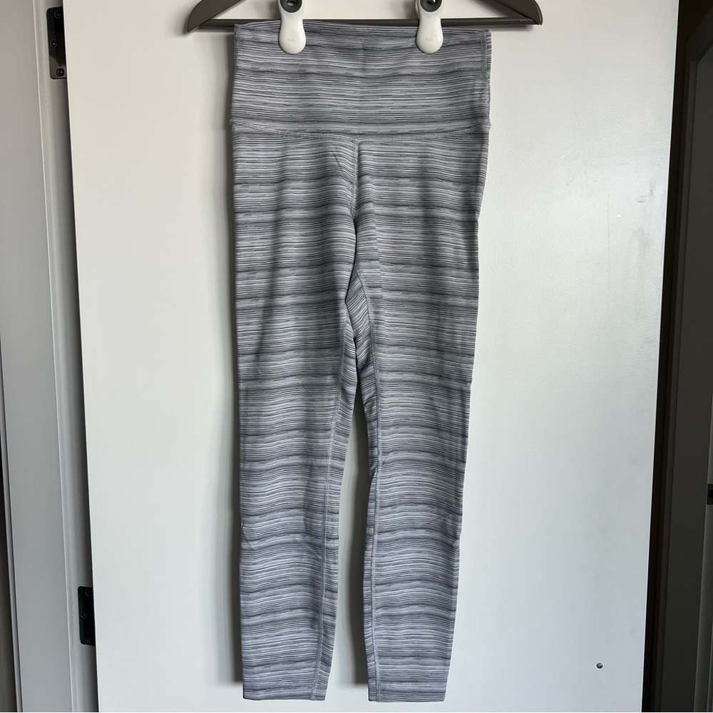 Lululemon 26” Cropped Legging - Grey/White Stripe - Size 6